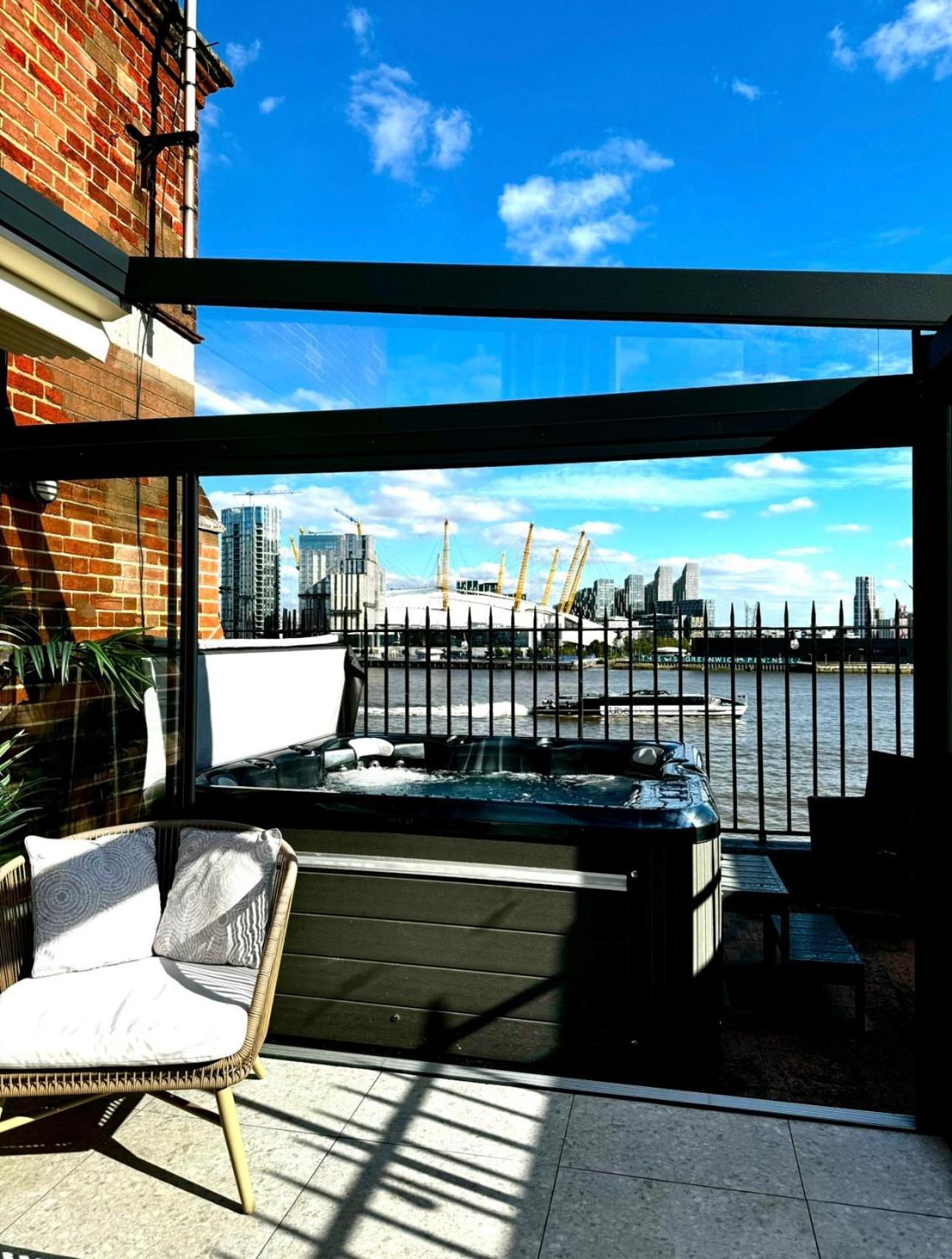 3 X Bedroom Riverside Flat With Hot Tub On Roof Terrace Londýn Exteriér fotografie