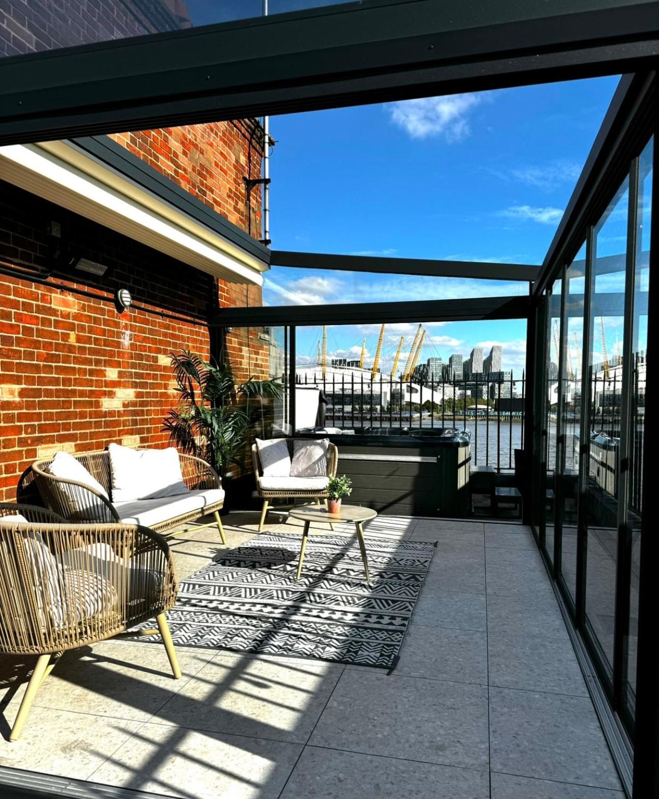 3 X Bedroom Riverside Flat With Hot Tub On Roof Terrace Londýn Exteriér fotografie